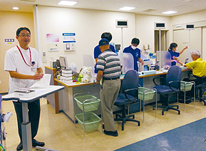 横浜市東部病院で行われたイベントでPSA検診を行っている様子